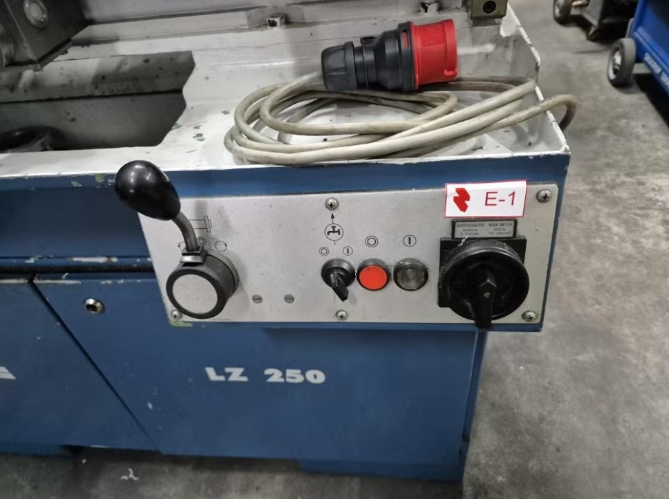 GDW draaibank type LZ 250